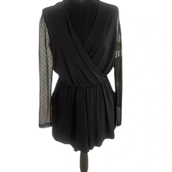 Black BCBG Lace sleeve relaxed fit romper, Jumpsuit,Draped, V neck,shorts, Small - Picture 8 of 8